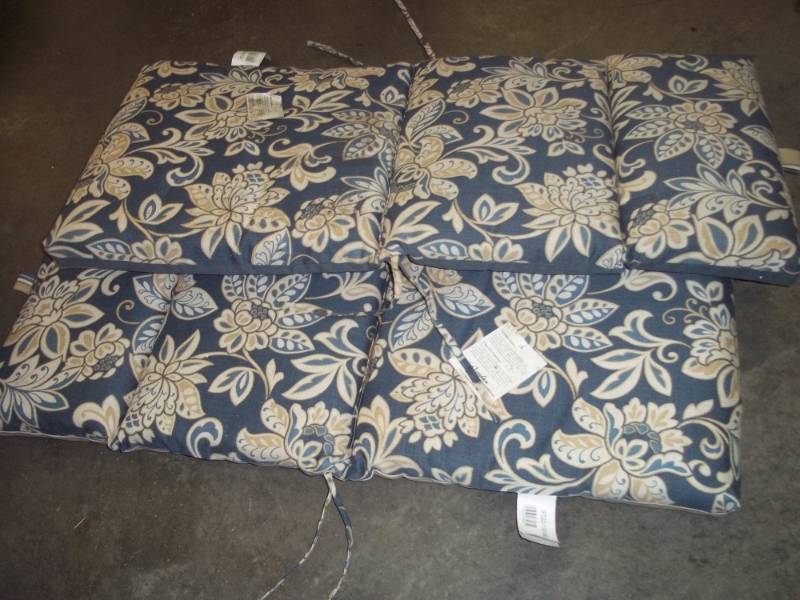 lot 168 image: Pair of outdoor furniture cushions