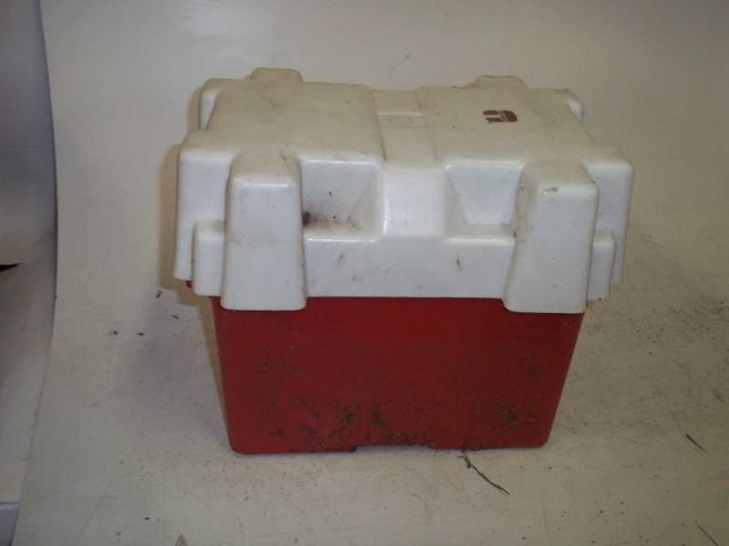 lot 175 image: Battery Box