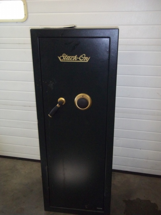 lot 23 image: Gun Safe