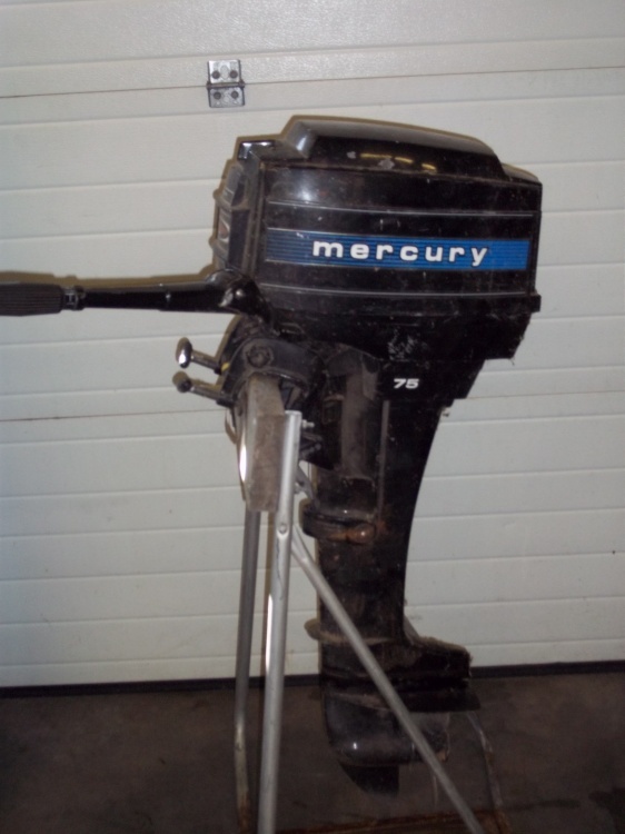 lot 24 image: 7.5 Mercury Outboard  Stand not included