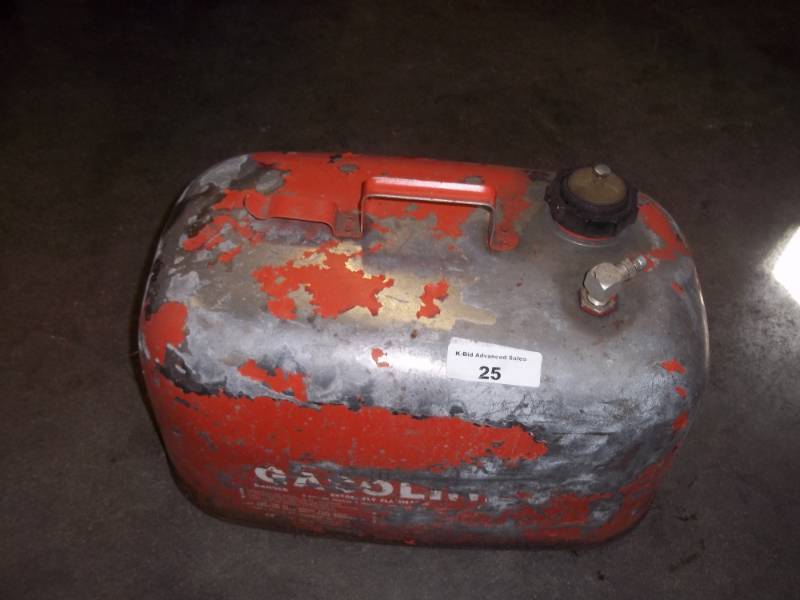 lot 25 image: 6 Gallon Boat Motor Tank