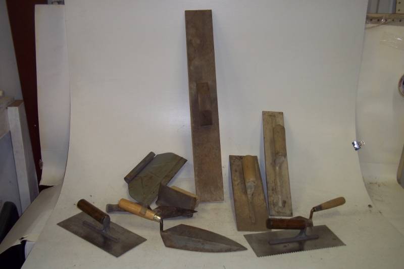 lot 189 image: Cement and tile trowels