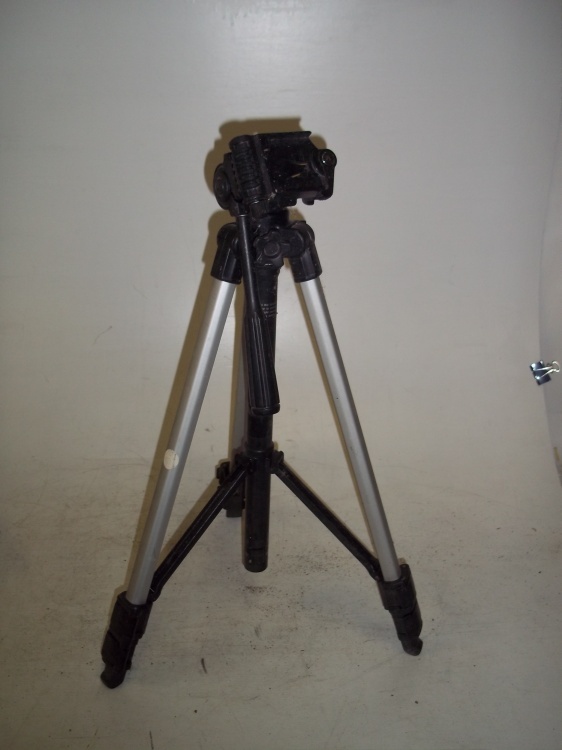 lot 202 image: Tripod