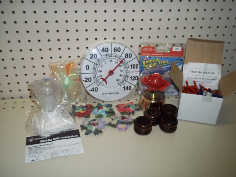 lot 204 image: Bird Magnets, Game, Thermometer, stick up light
