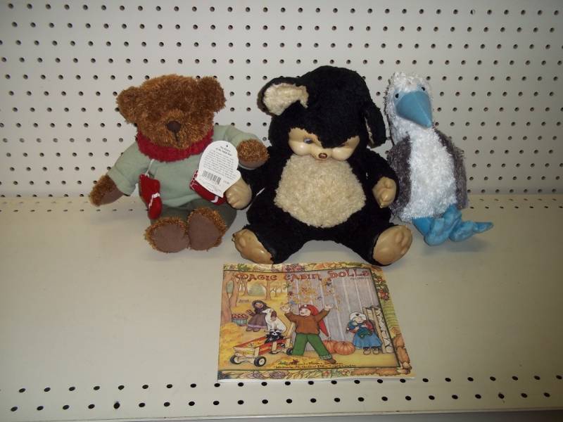 lot 214 image: Stuffed Animals