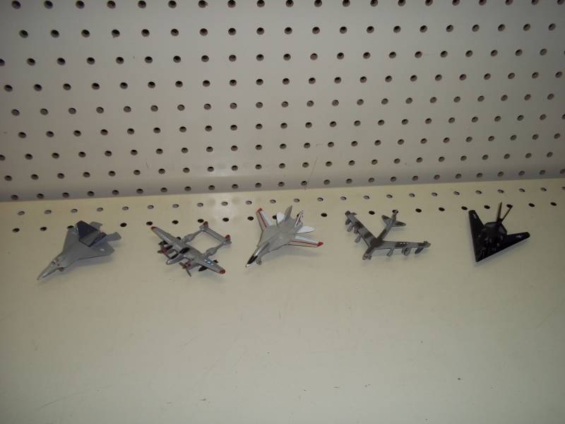 lot 216 image: 5 Toy metal airplanes