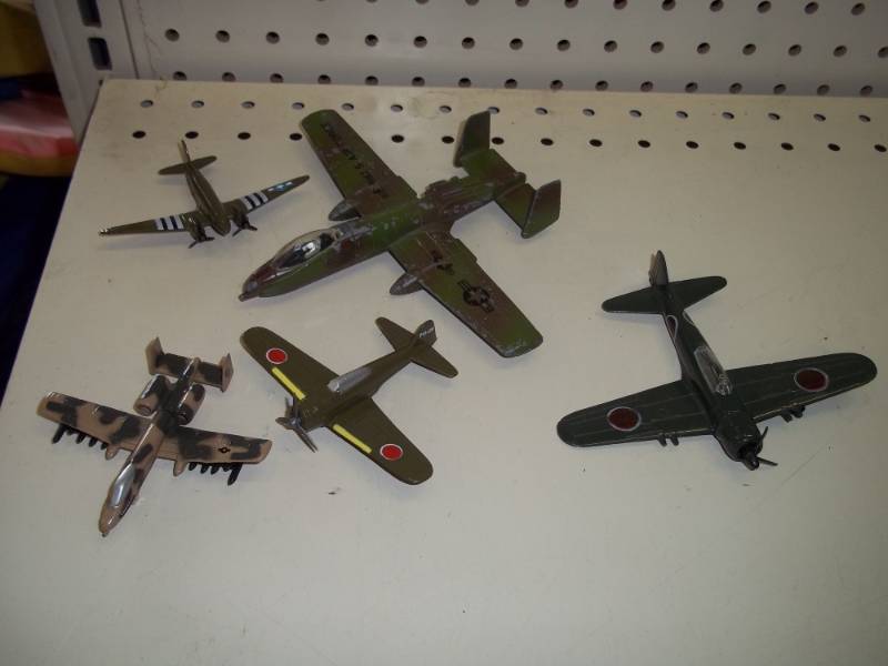 lot 217 image: 5 Toy metal airplanes