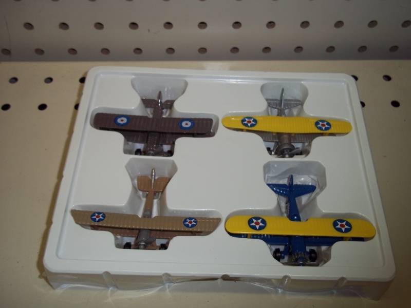 lot 218 image: 4 Toy metal airplanes