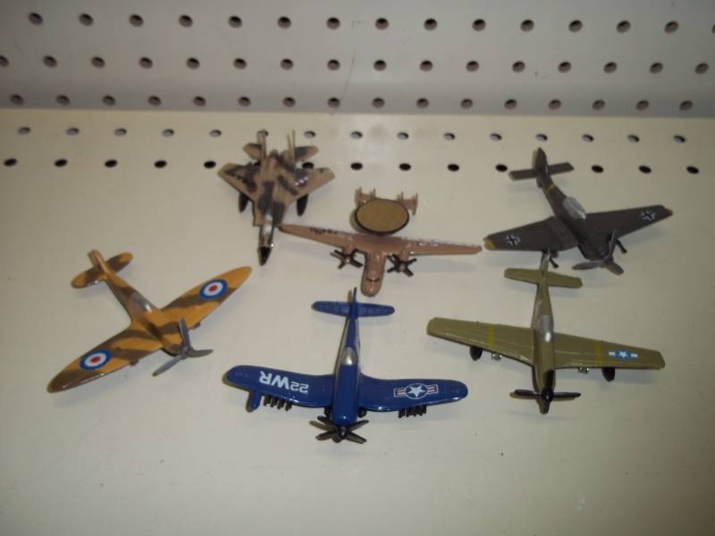 lot 219 image: 6 Toy metal airplanes