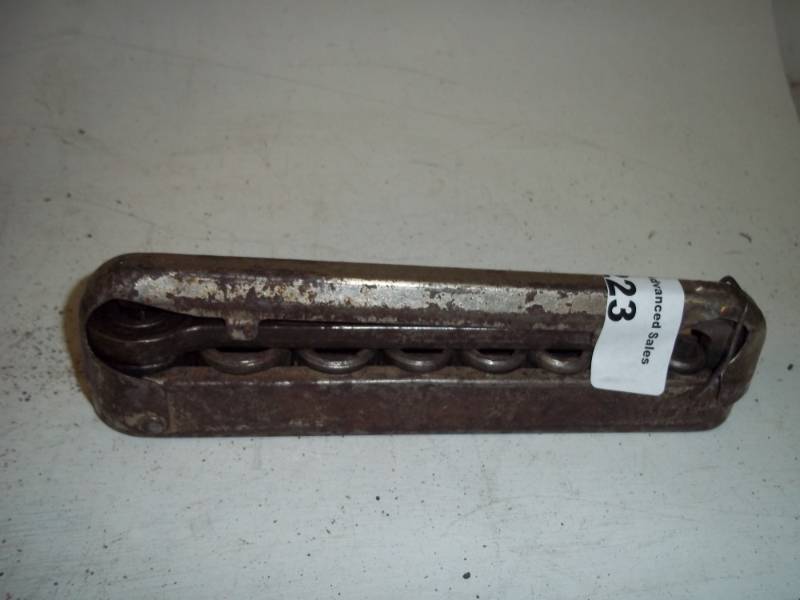 lot 223 image: Vintage Socket set