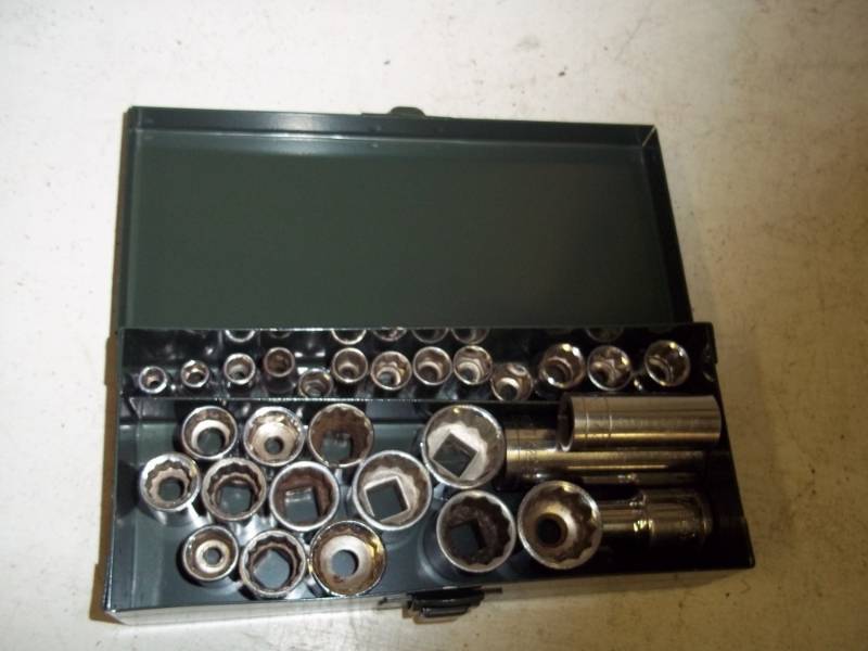 lot 224 image: Socket set with box