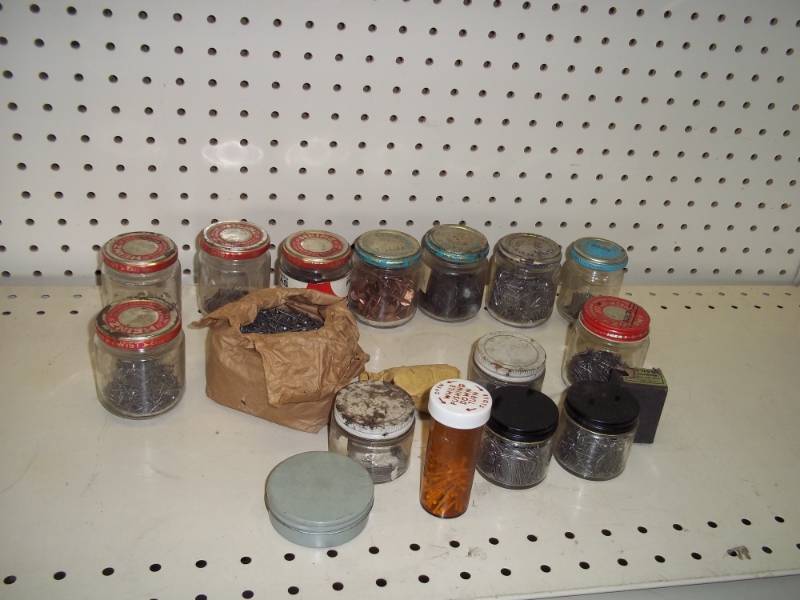 lot 226 image: Nail assortment
