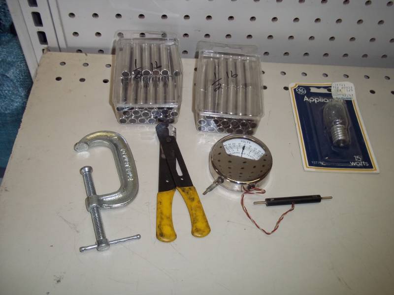 lot 258 image: Hearing Aid Tester and parts