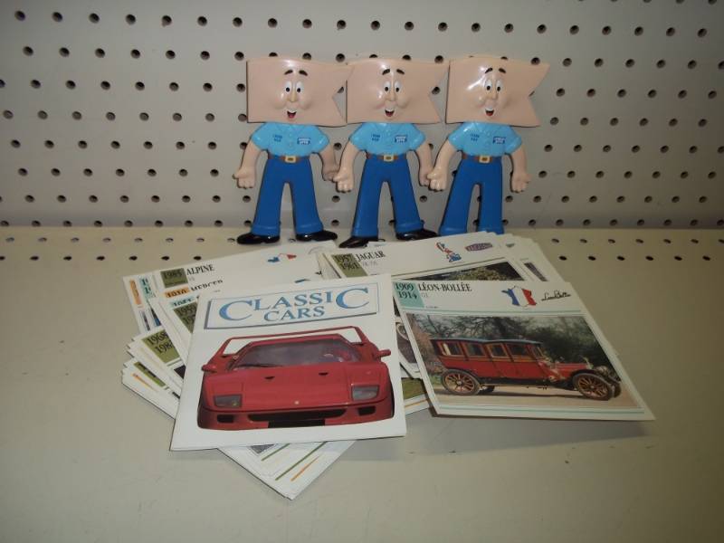 lot 279 image: Classic car Cards and Champion Auto figures