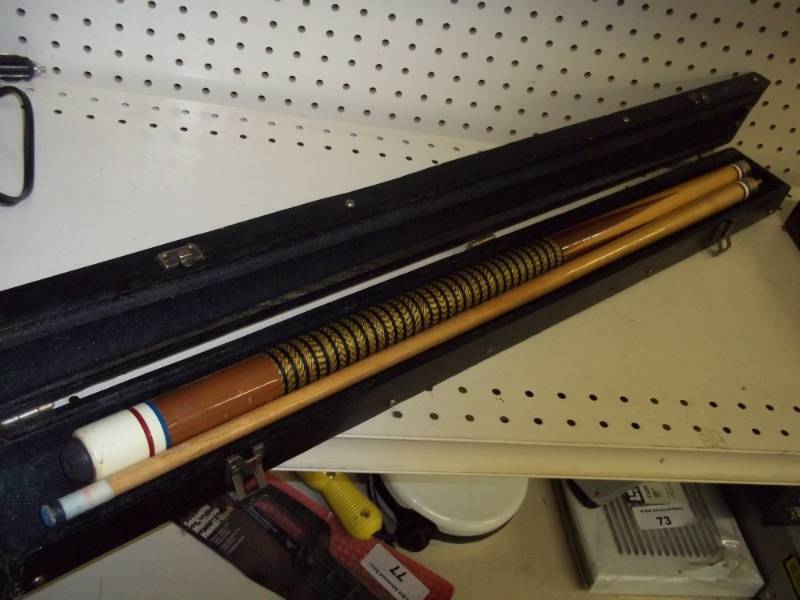 lot 305 image: Pool Cue with case