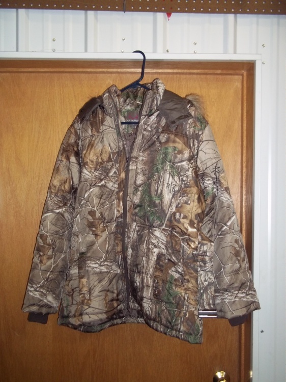 lot 320 image: Camo Jacket XL