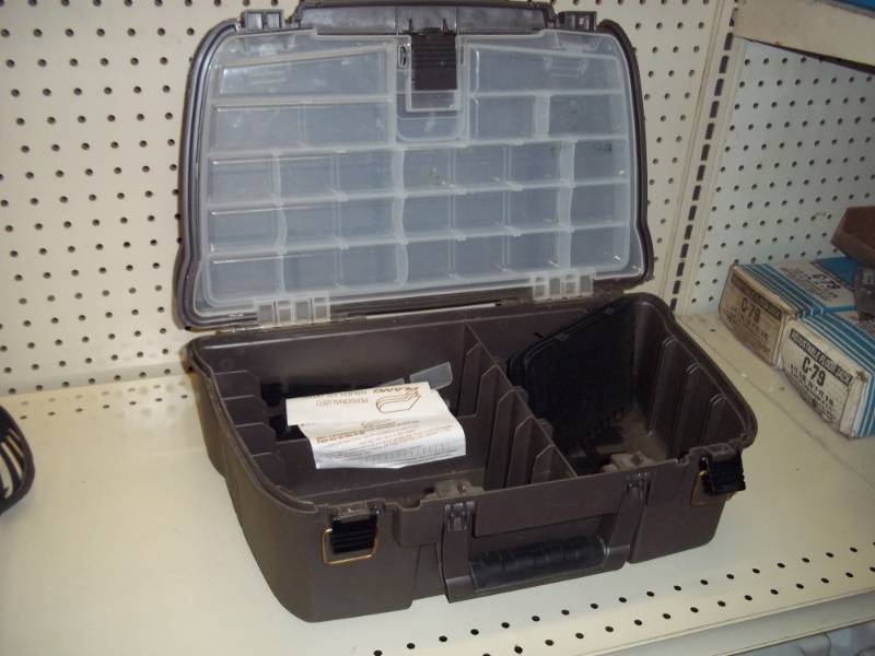 lot 325 image: Large Tackle box