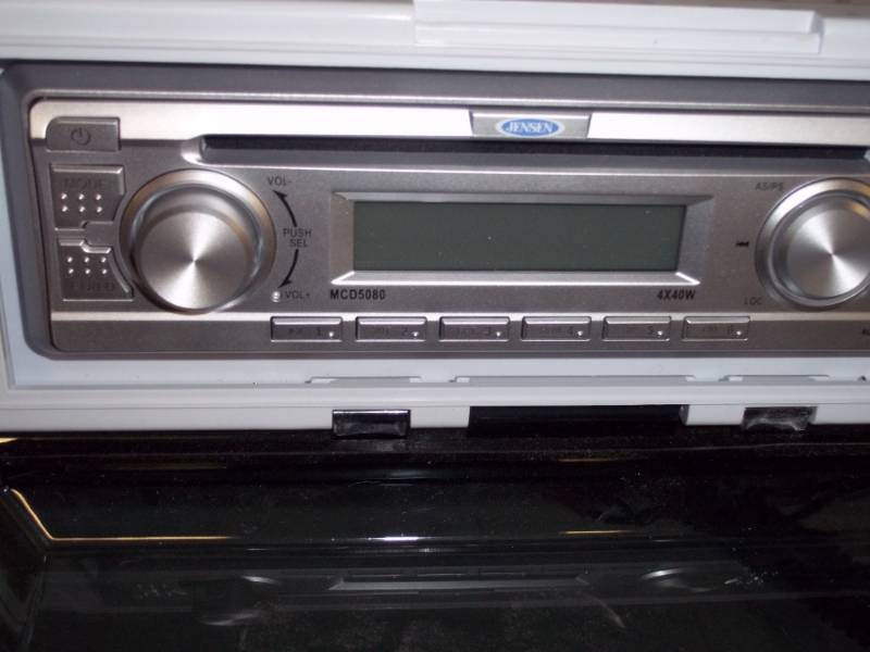 lot 343 image: Marine amfm cd stereo with case