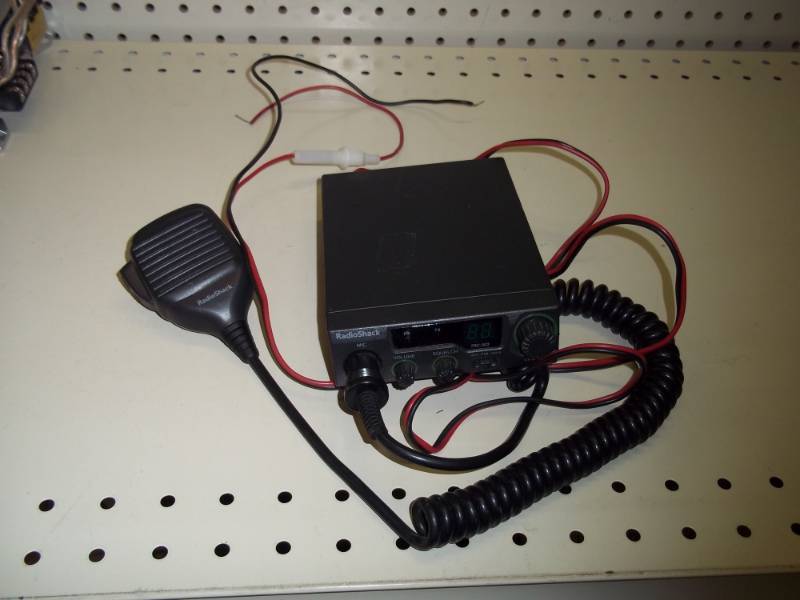 lot 347 image: Radio Shack CB radio