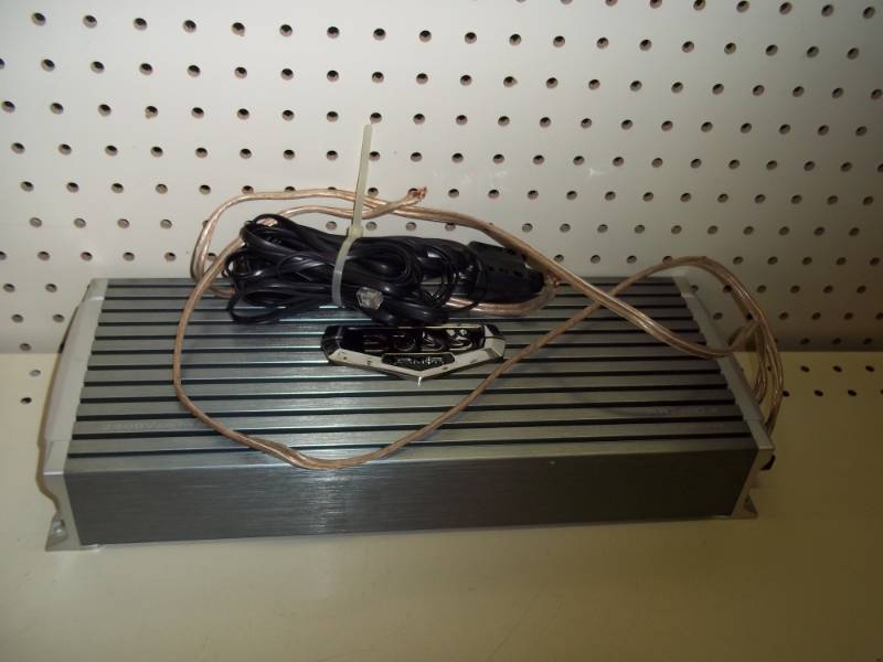 lot 348 image: Boss model AR2400.4 4 channel power amplifier