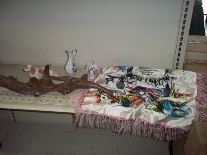 lot 358 image: Household Dcor