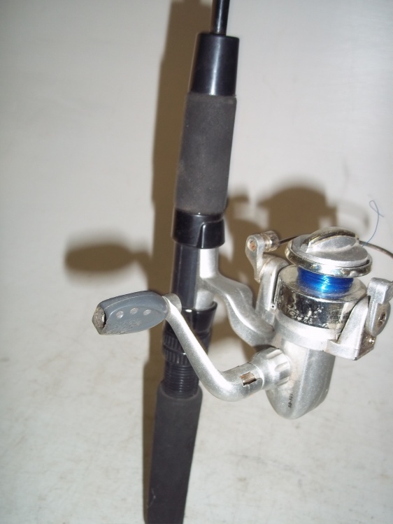 lot 368 image: Fishing Rod & Reel 5.5 ft