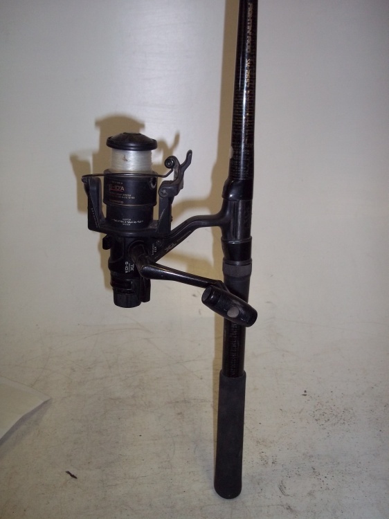 lot 371 image: Fishing Rod & Reel 6.5 ft