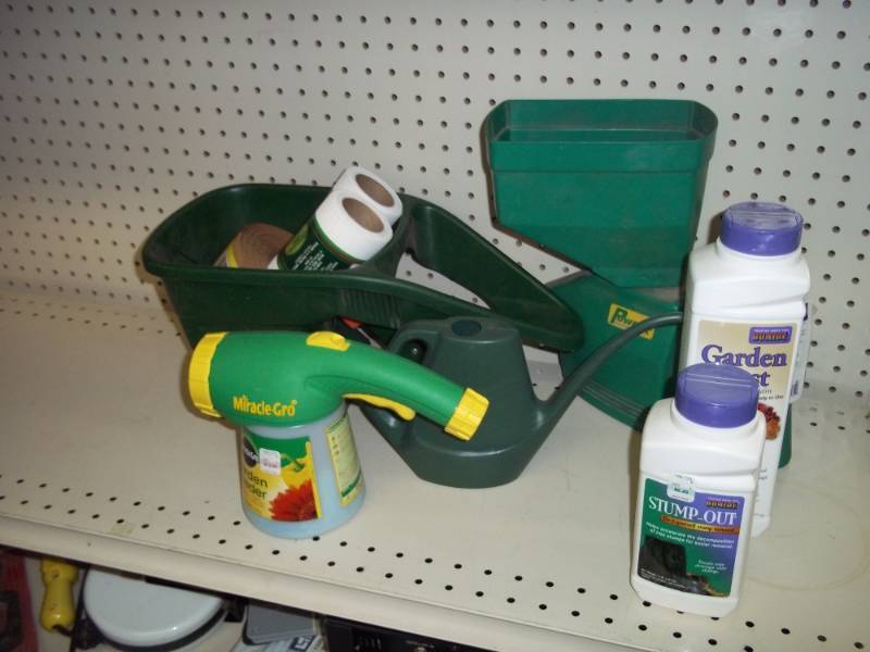 lot 379 image: Outdoor Garden Supplies