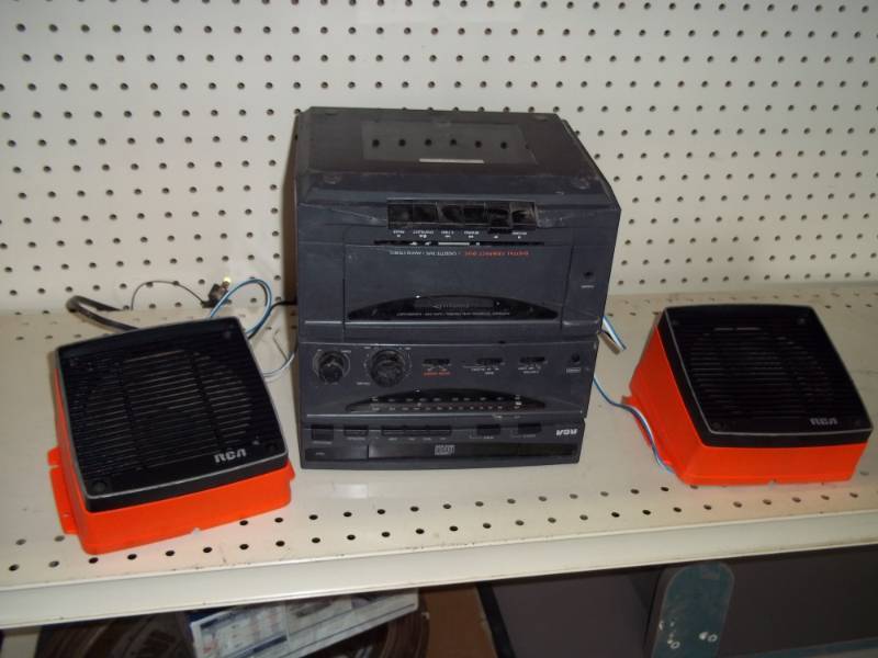 lot 387 image: Stereo with speakers