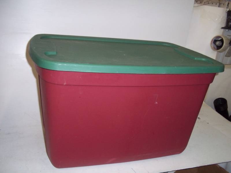 lot 388 image: Red Tote with green cover