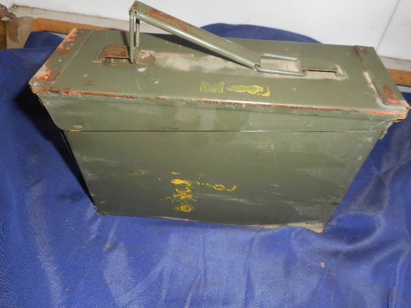 VINTAGE METAL AMMO BOX