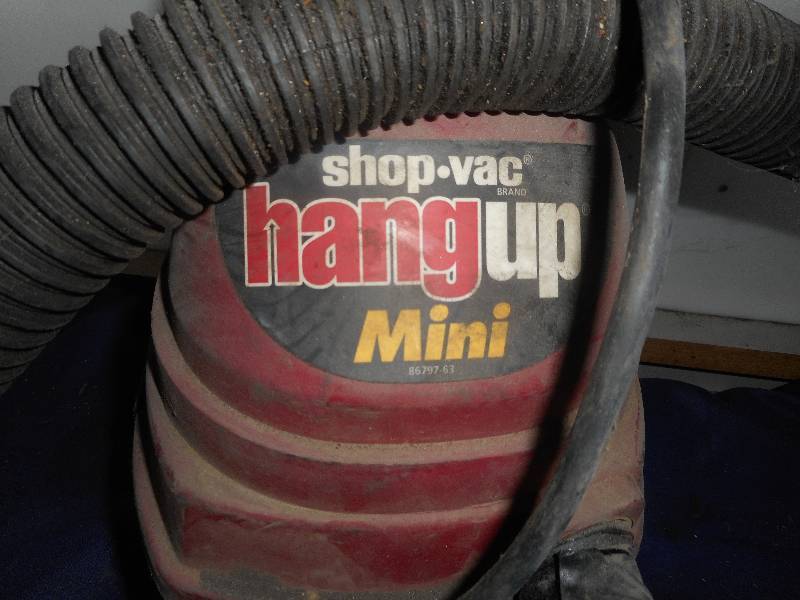 HANG UP MINI SHOP VAC
