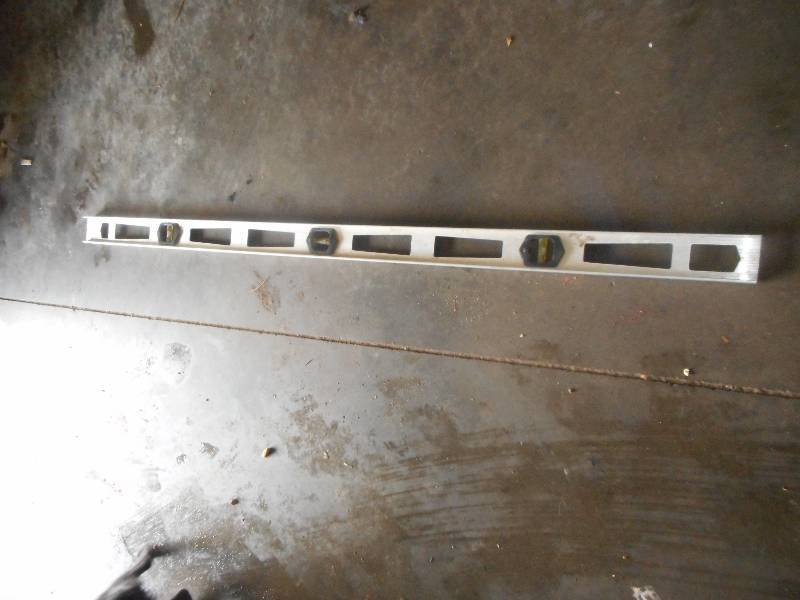 4 FOOT ALUMINUM LEVEL