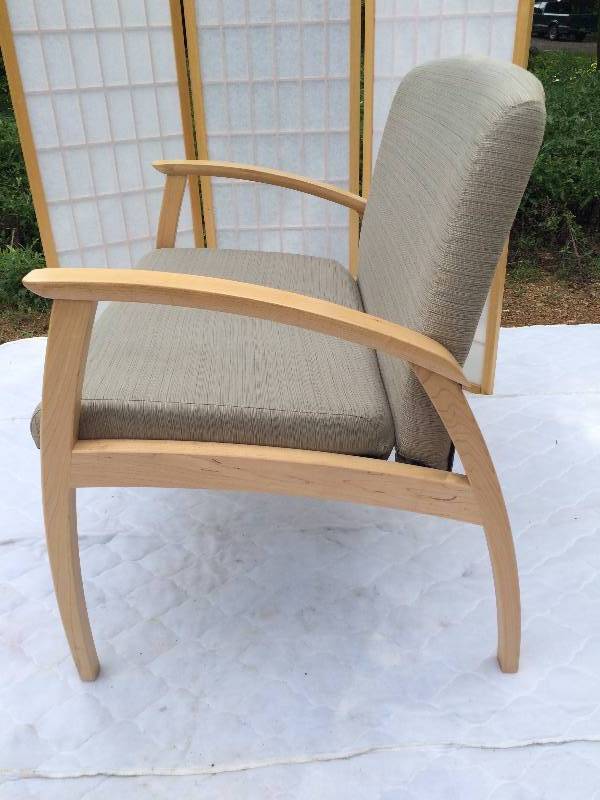 High Quality Softcare Innovations Scandinavian Design Maple Solid Wood $$$ Bariatric Reception Office Lobby Captains Visitor Waiting Room Guest Chair - Excellent Condition