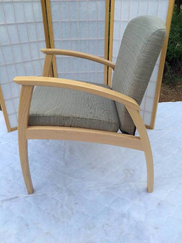 High Quality Softcare Innovations Scandinavian Design Maple Solid Wood $$$ Reception Office Lobby Captains Visitor Waiting Room Guest Chair - Excellent Condition
