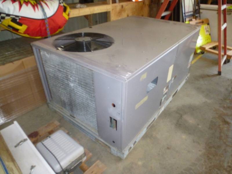 Carrier Air conditioning unit