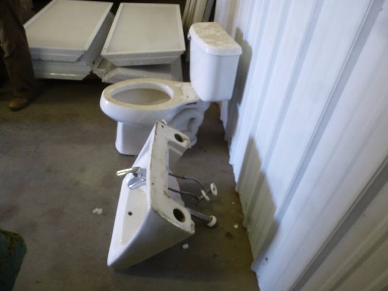Sterling Bathroom Stool & Sink