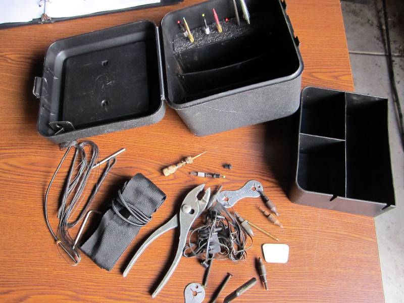 lot 18 image: Case of archery accessories...