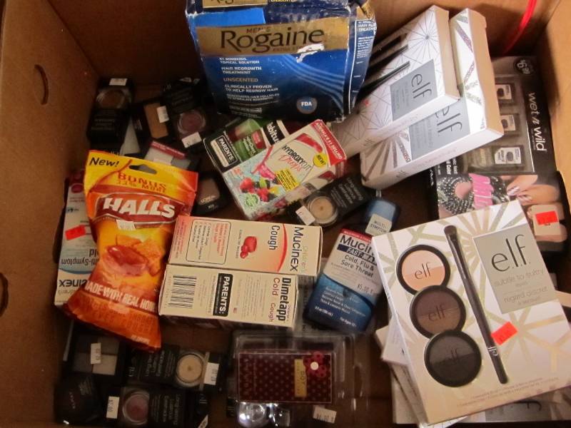 lot 58 image: Box of cosmetics and health care it...