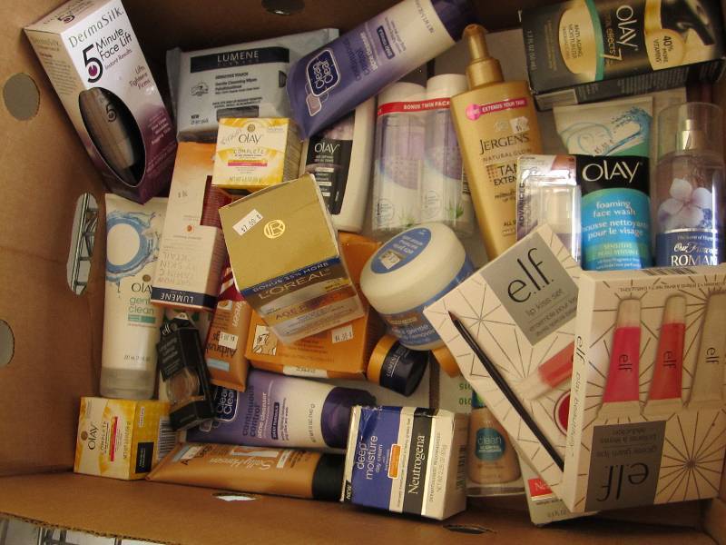 lot 61 image: Box of personal care products...