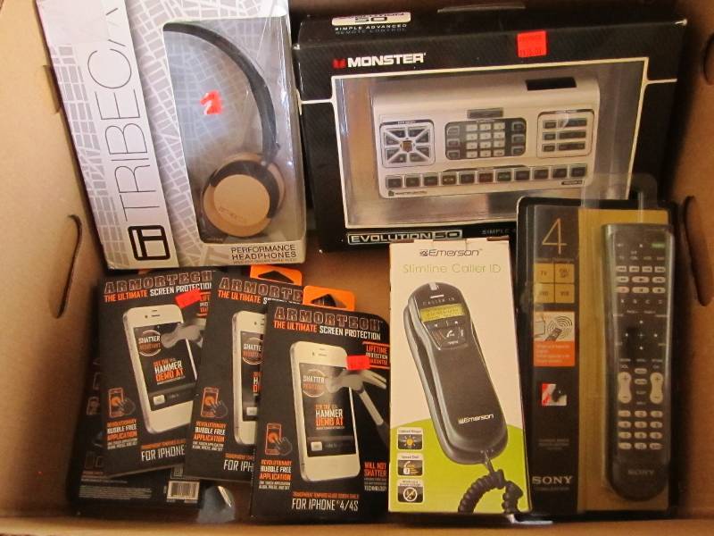 lot 89 image: Box of assorted electronics...