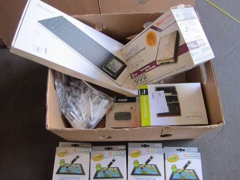 lot 97 image: Lot of Samsung styluses and other e...