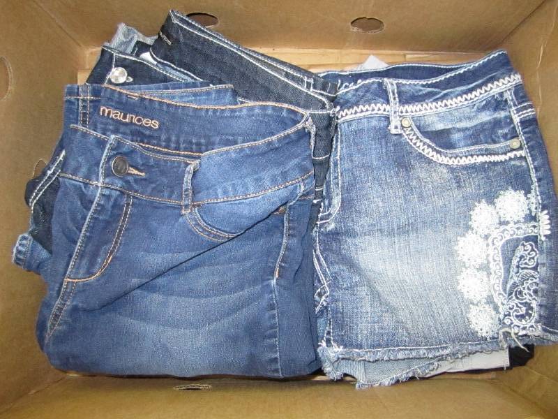 lot 126 image: Lot of jeans and shorts...
