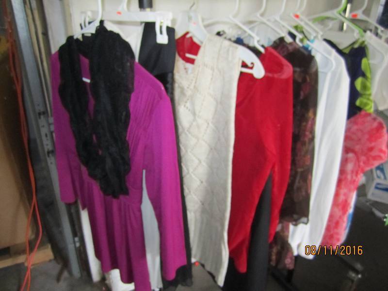 lot 177 image: Lot of assorted ladies clothing, mo...