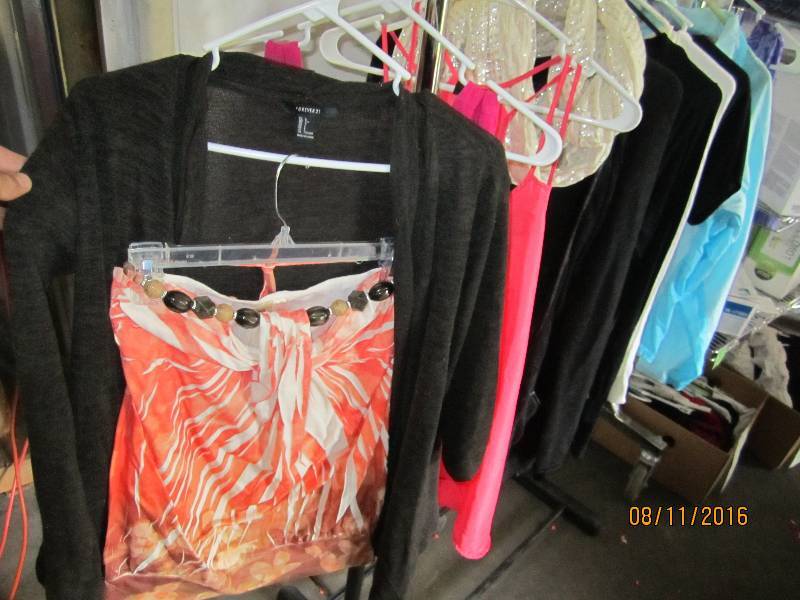 lot 179 image: Lot of assorted ladies clothing, mo...