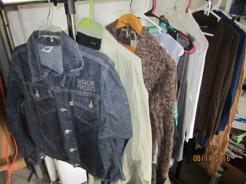 lot 180 image: Lot of assorted ladies clothing, mo...