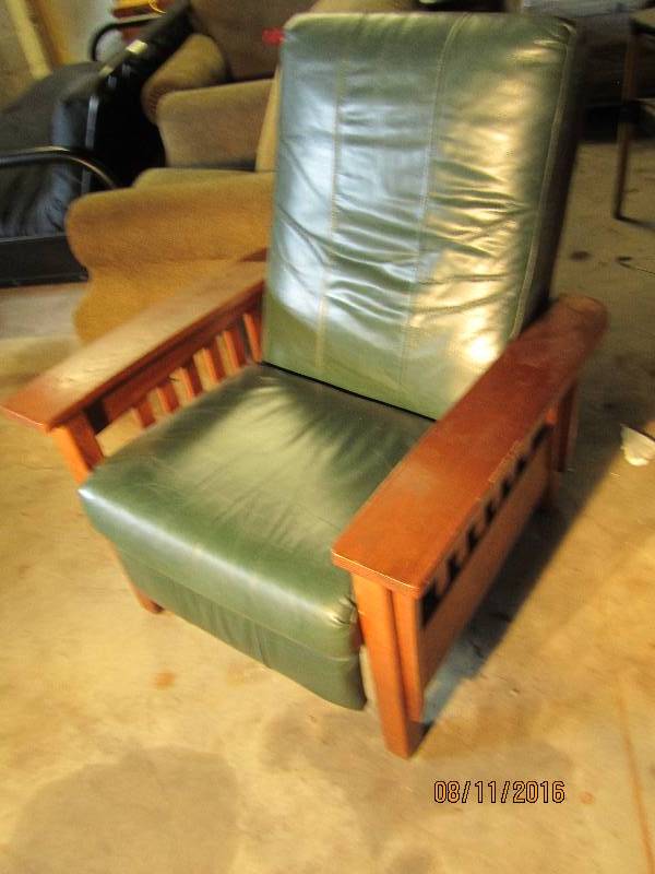 lot 31 image: Wood frame vinyl reclining chair...
