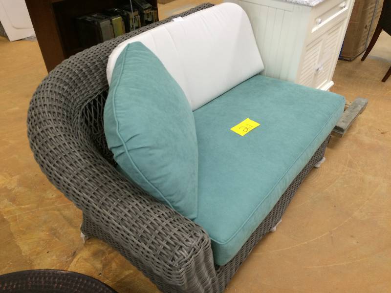 lot 21 image: Lake adela patio chair New