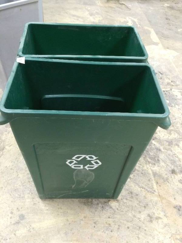 lot 109 image: 2 Garbage Cans