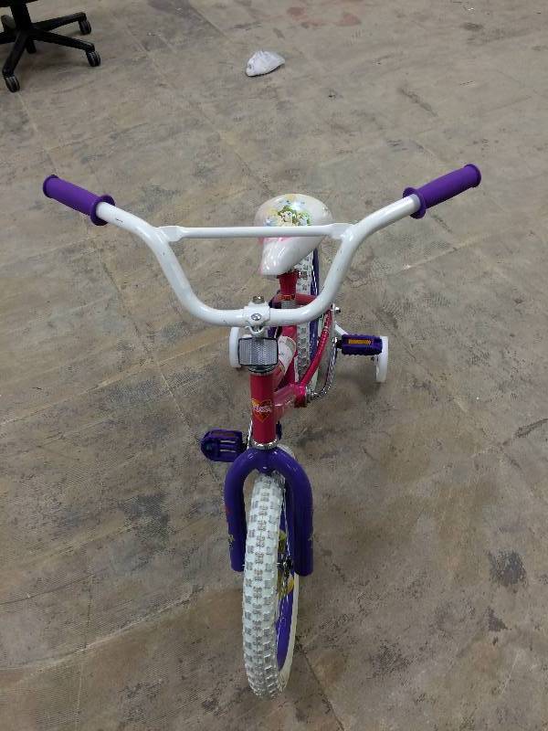 lot 122 image: 16 Lil Gem Next Bike